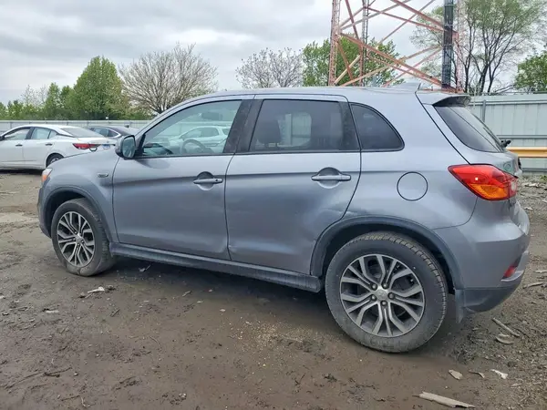 JA4AP3AU4JZ004580 2018 MITSUBISHI OUTLANDER - Image 2