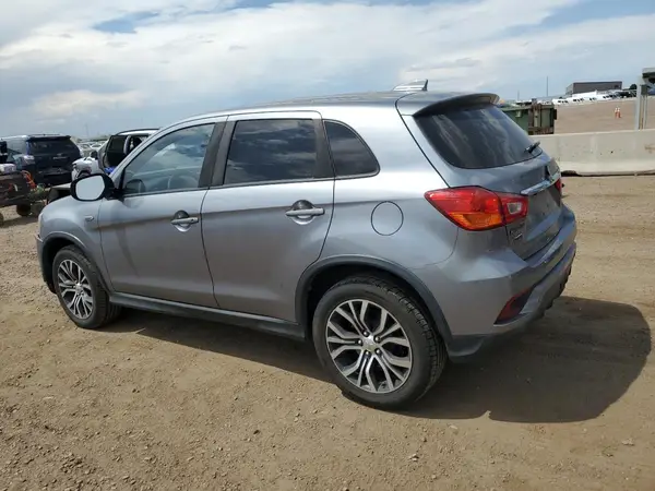 JA4AP3AU4JZ008631 2018 MITSUBISHI OUTLANDER - Image 2