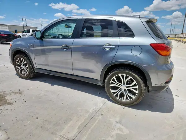 JA4AP3AU4JZ008841 2018 MITSUBISHI OUTLANDER - Image 2