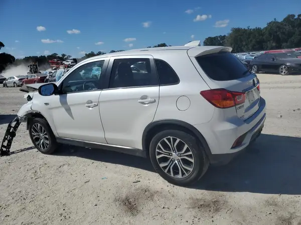 JA4AP3AU4JZ011674 2018 MITSUBISHI OUTLANDER - Image 2