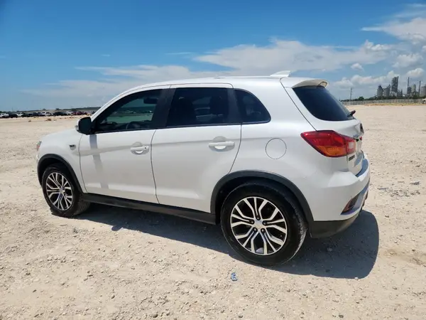 JA4AP3AU4JZ015143 2018 MITSUBISHI OUTLANDER - Image 2