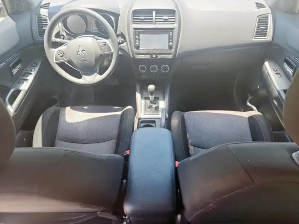 JA4AP3AU4JZ015143 2018 MITSUBISHI OUTLANDER - Image 8