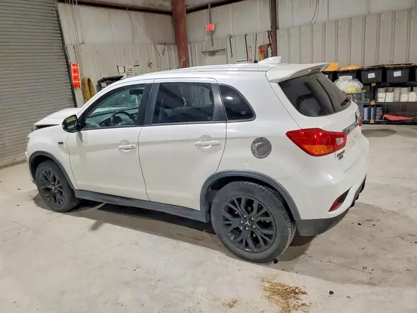 JA4AP3AU4JZ023825 2018 MITSUBISHI OUTLANDER - Image 2