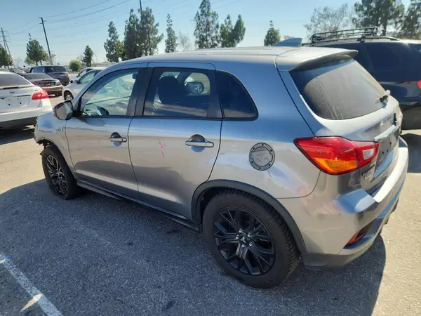 JA4AP3AU4JZ030869 2018 MITSUBISHI OUTLANDER - Image 2