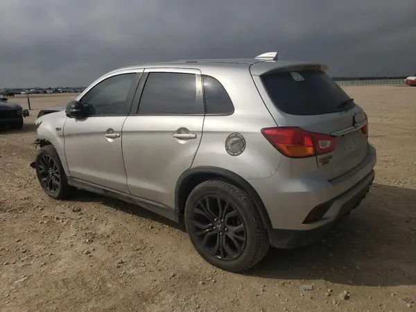 JA4AP3AU4JZ030886 2018 MITSUBISHI OUTLANDER - Image 2