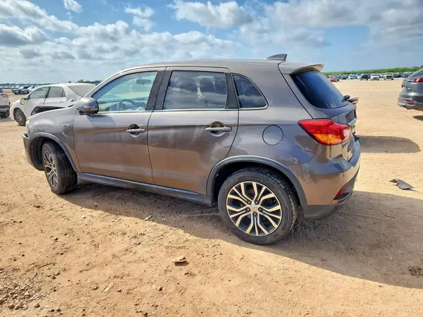 JA4AP3AU4JZ031004 2018 MITSUBISHI OUTLANDER - Image 2