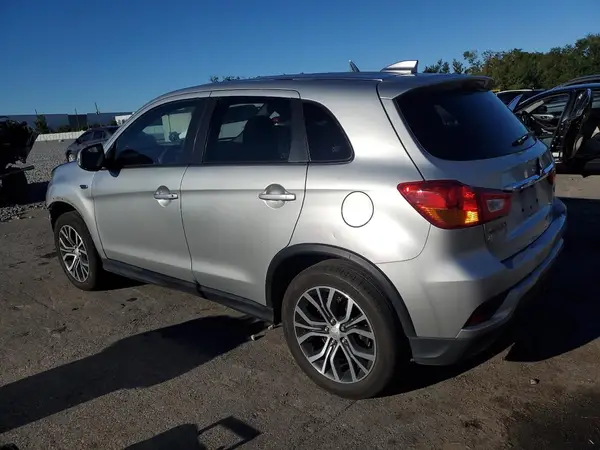 JA4AP3AU4KU013259 2019 MITSUBISHI OUTLANDER - Image 2