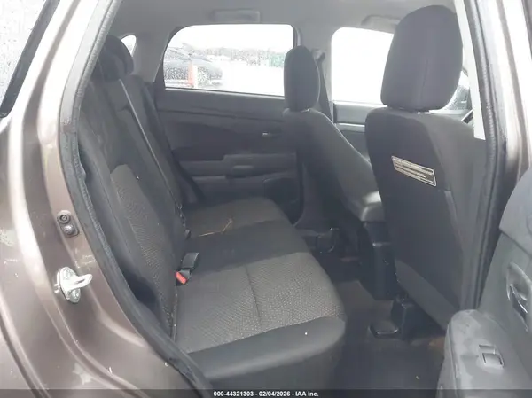 JA4AP3AU5GZ065736 2016 MITSUBISHI OUTLANDER - Image 8