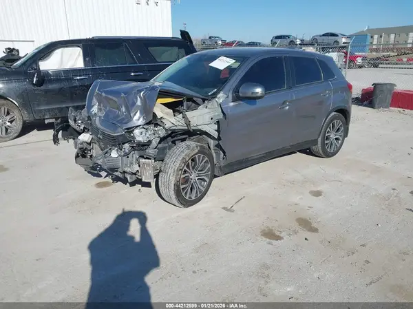 JA4AP3AU5HZ000547 2017 MITSUBISHI OUTLANDER - Image 2
