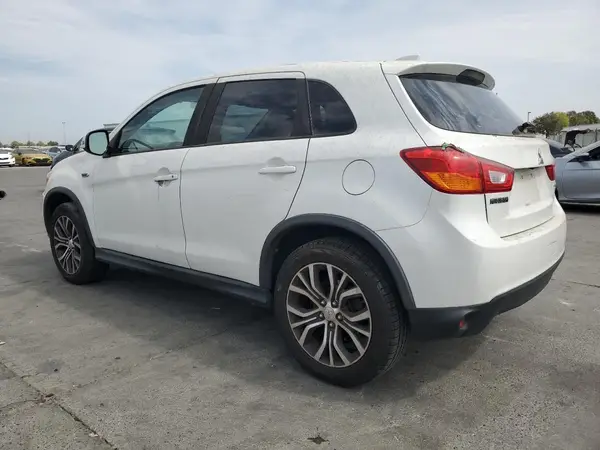 JA4AP3AU5HZ004551 2017 MITSUBISHI OUTLANDER - Image 2
