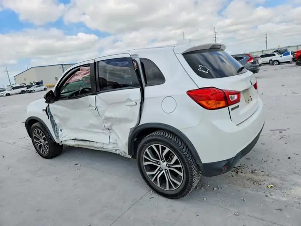 JA4AP3AU5HZ018465 2017 MITSUBISHI OUTLANDER - Image 2