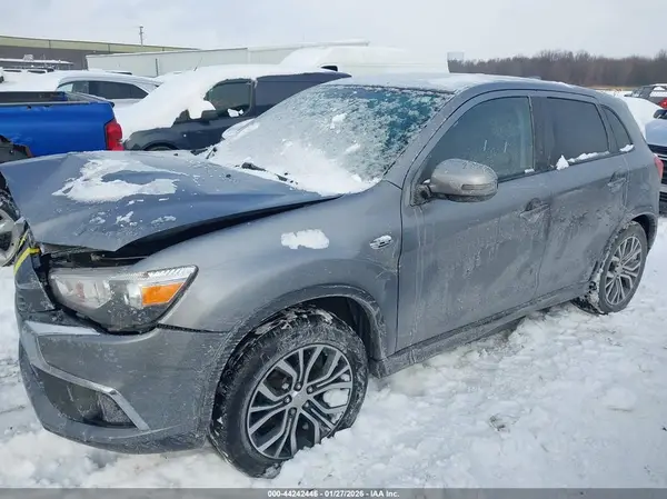 JA4AP3AU5HZ039512 2017 MITSUBISHI OUTLANDER - Image 2