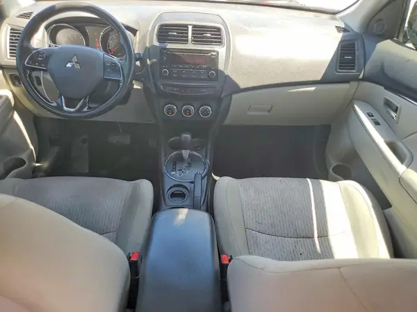 JA4AP3AU5HZ042412 2017 MITSUBISHI OUTLANDER - Image 8