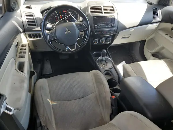 JA4AP3AU5HZ042474 2017 MITSUBISHI OUTLANDER - Image 8
