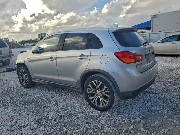 JA4AP3AU5HZ052969 2017 MITSUBISHI OUTLANDER - Image 2
