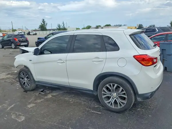 JA4AP3AU5HZ058688 2017 MITSUBISHI OUTLANDER - Image 2