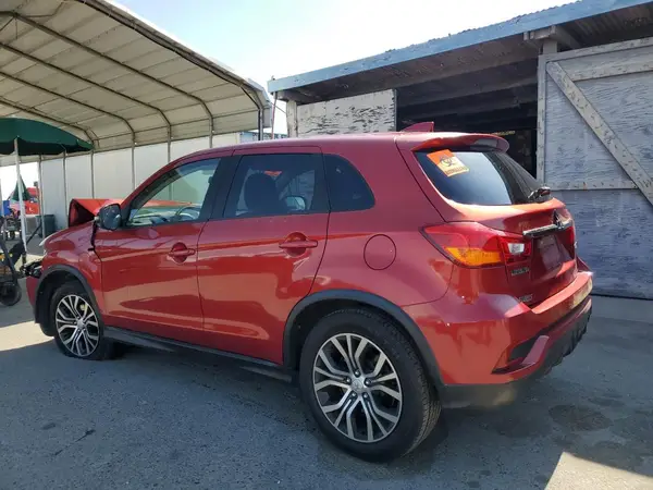 JA4AP3AU5JU001703 2018 MITSUBISHI OUTLANDER - Image 2