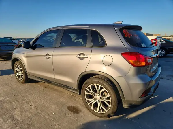 JA4AP3AU5JU005301 2018 MITSUBISHI OUTLANDER - Image 2