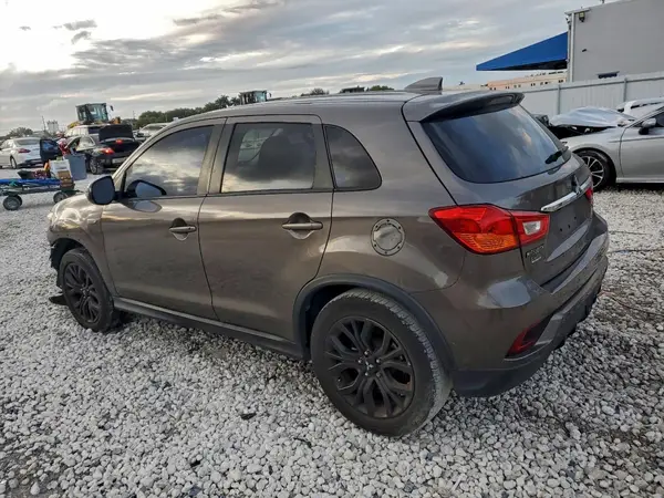 JA4AP3AU5JU005573 2018 MITSUBISHI OUTLANDER - Image 2