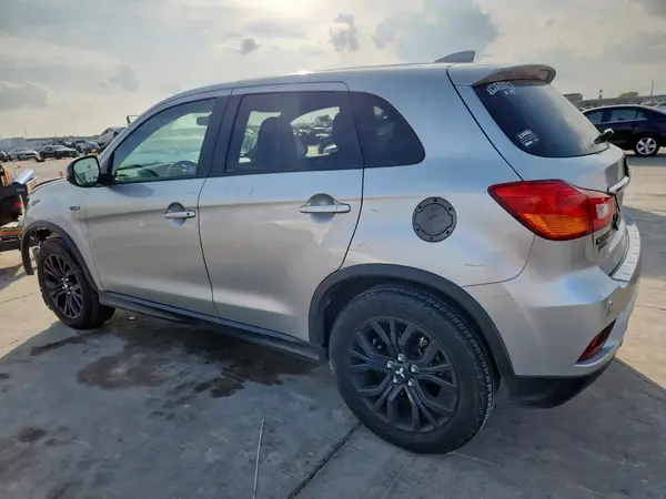 JA4AP3AU5JU006223 2018 MITSUBISHI OUTLANDER - Image 2