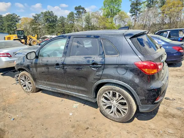 JA4AP3AU5JU006612 2018 MITSUBISHI OUTLANDER - Image 2