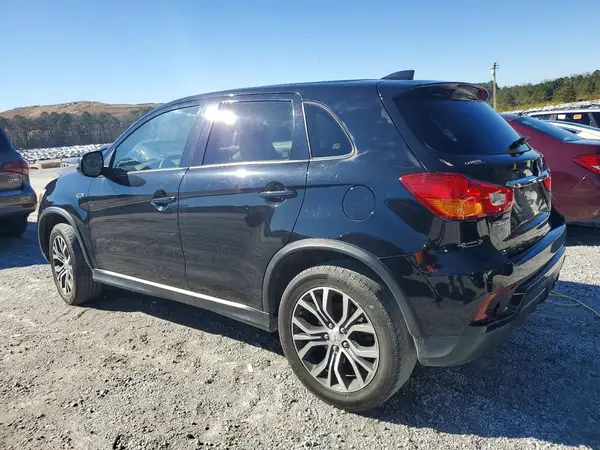 JA4AP3AU5JU011924 2018 MITSUBISHI OUTLANDER - Image 2