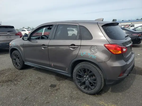 JA4AP3AU5JU015214 2018 MITSUBISHI OUTLANDER - Image 2