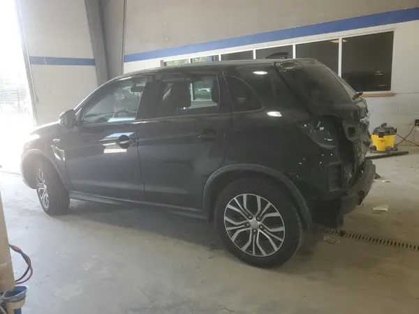 JA4AP3AU5JU016492 2018 MITSUBISHI OUTLANDER - Image 2