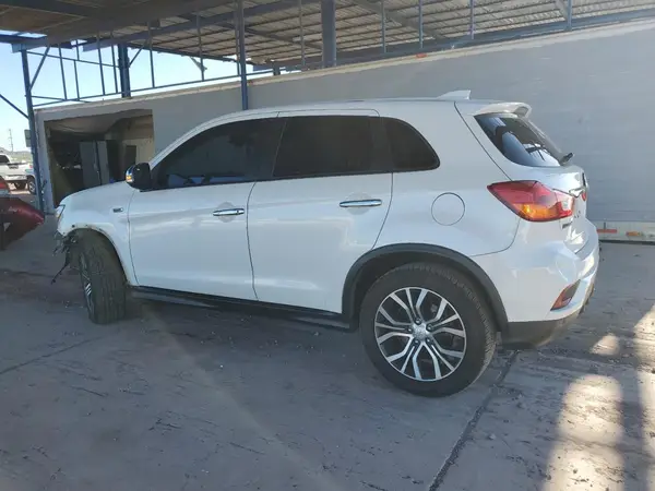 JA4AP3AU5JU017111 2018 MITSUBISHI OUTLANDER - Image 2