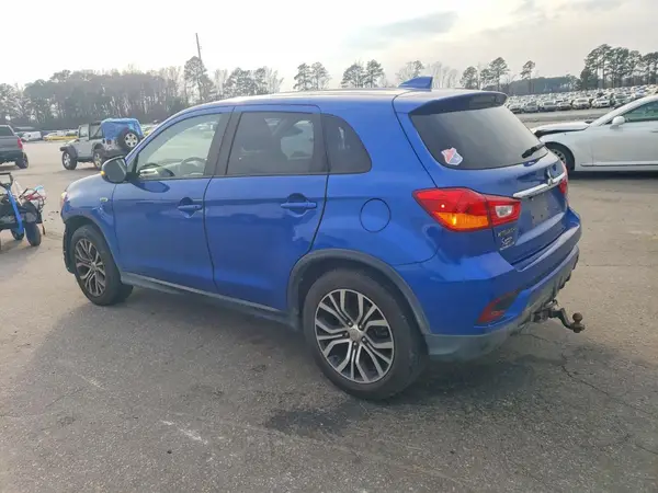 JA4AP3AU5JU017352 2018 MITSUBISHI OUTLANDER - Image 2