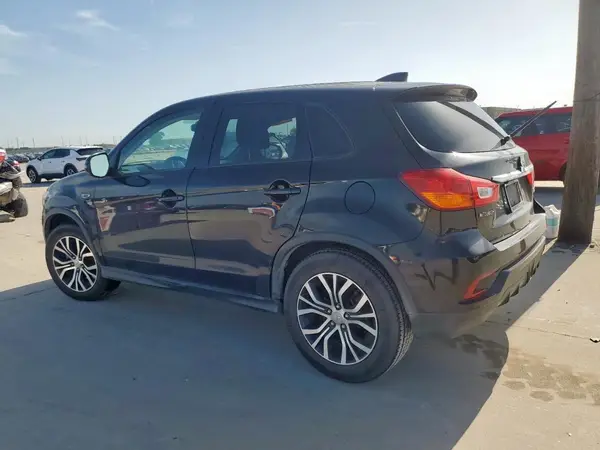 JA4AP3AU5JU020994 2018 MITSUBISHI OUTLANDER - Image 2