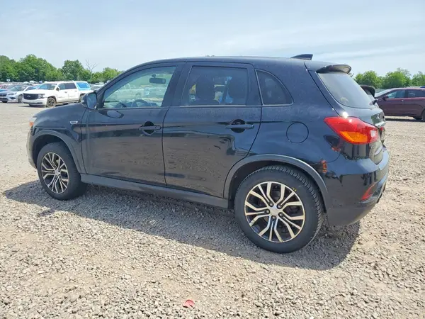 JA4AP3AU5JU024253 2018 MITSUBISHI OUTLANDER - Image 2