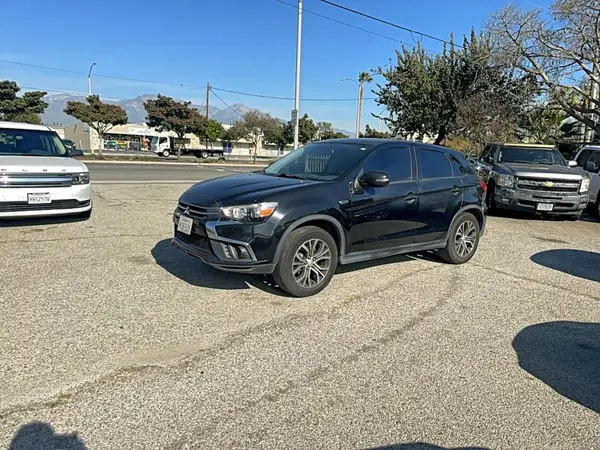 JA4AP3AU5JU025077 2018 MITSUBISHI OUTLANDER - Image 2