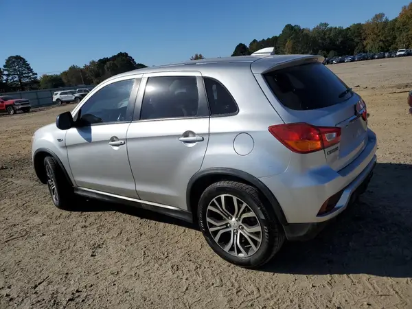 JA4AP3AU5JU025158 2018 MITSUBISHI OUTLANDER - Image 2