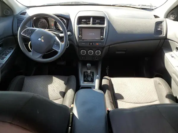 JA4AP3AU5JZ001929 2018 MITSUBISHI OUTLANDER - Image 8