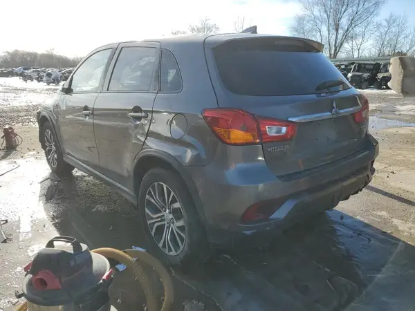 JA4AP3AU5JZ005656 2018 MITSUBISHI OUTLANDER - Image 2