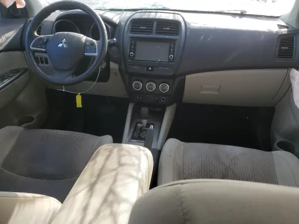 JA4AP3AU5JZ005656 2018 MITSUBISHI OUTLANDER - Image 8