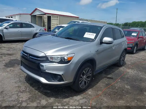 JA4AP3AU5JZ008170 2018 MITSUBISHI OUTLANDER - Image 2