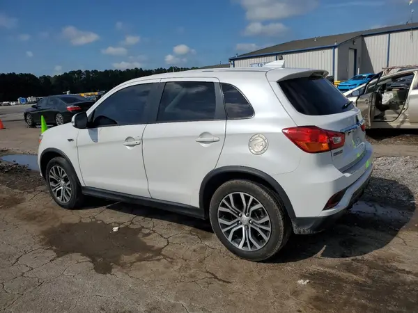 JA4AP3AU5JZ014857 2018 MITSUBISHI OUTLANDER - Image 2