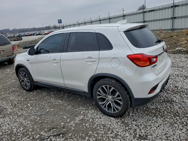 JA4AP3AU5JZ015152 2018 MITSUBISHI OUTLANDER - Image 2