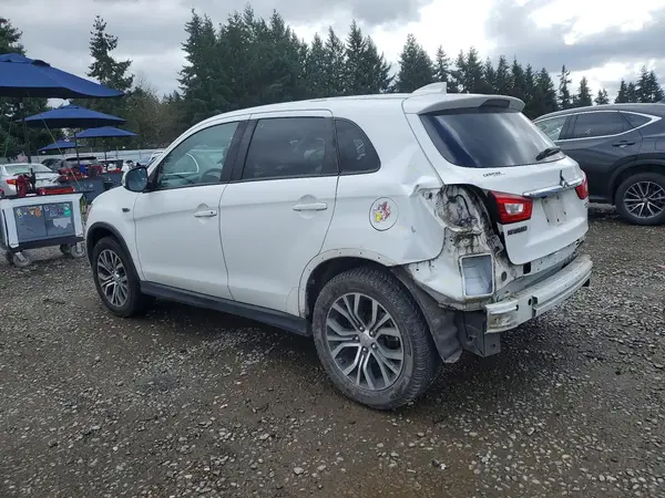 JA4AP3AU5JZ017984 2018 MITSUBISHI OUTLANDER - Image 2