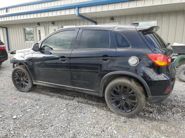JA4AP3AU5JZ022151 2018 MITSUBISHI OUTLANDER - Image 2