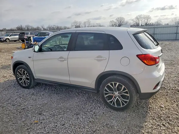 JA4AP3AU5KU004456 2019 MITSUBISHI OUTLANDER - Image 2