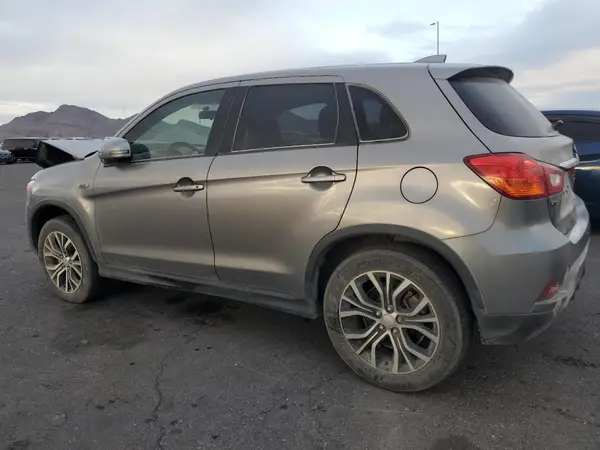 JA4AP3AU5KU015618 2019 MITSUBISHI OUTLANDER - Image 2