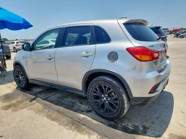 JA4AP3AU5KU019040 2019 MITSUBISHI OUTLANDER - Image 2