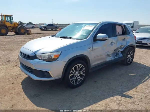 JA4AP3AU6HZ002856 2017 MITSUBISHI OUTLANDER - Image 2