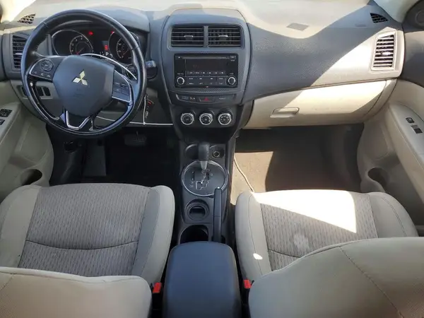 JA4AP3AU6HZ013002 2017 MITSUBISHI OUTLANDER - Image 8