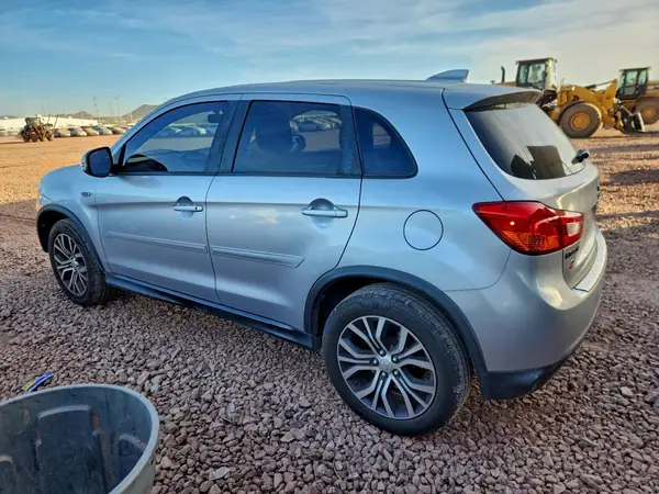 JA4AP3AU6HZ018717 2017 MITSUBISHI OUTLANDER - Image 2