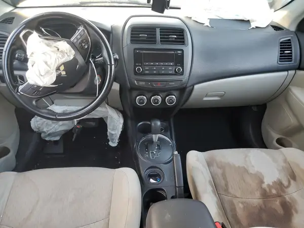 JA4AP3AU6HZ023013 2017 MITSUBISHI OUTLANDER - Image 8