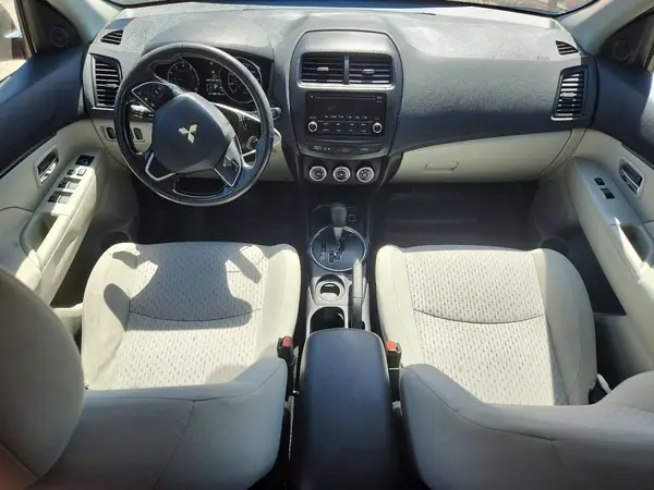 JA4AP3AU6HZ031371 2017 MITSUBISHI OUTLANDER - Image 8